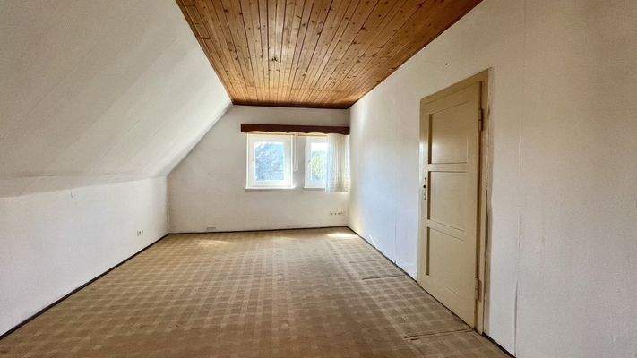 vielseitig nutzbares Zimmer im Obergeschoss