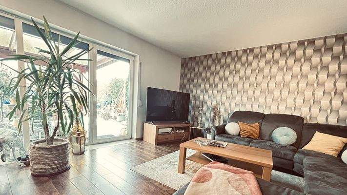 Wohnbereich mit Zugang zur Terrasse