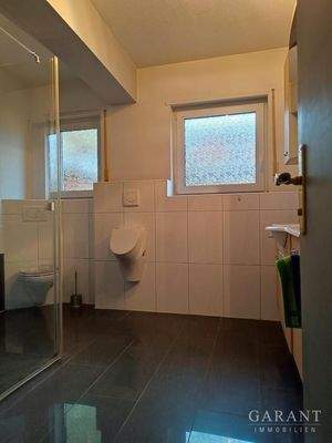 Badezimmer mit bodengleicher Dusche EG