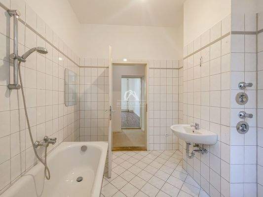 gefliestes Wannenbad