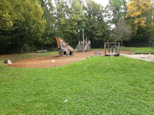 Spielplatz am Haus