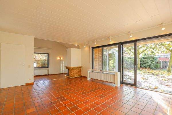 Wohnzimmer / Terrasse / Kaminzimmer