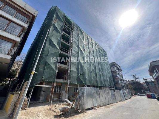 Flats with Horizontal Architecture and Sea View in Üsküdar