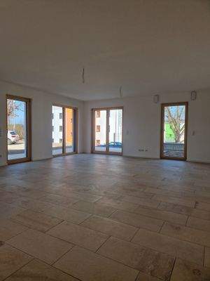 großer Wohn / Essbereich mit direktem Zugang auf den Eckbalkon