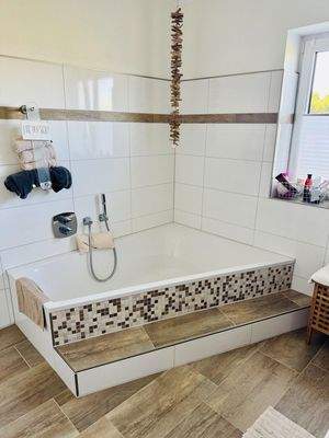 eingelassene große Wanne