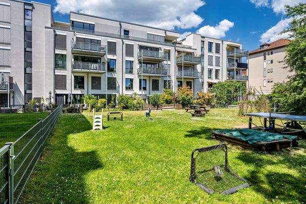 Hausansicht aus Gemeinschaftsgarten