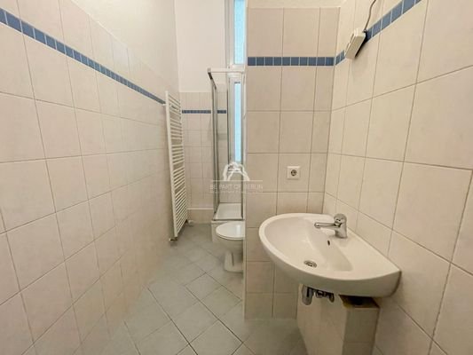 Badezimmer / Bathroom