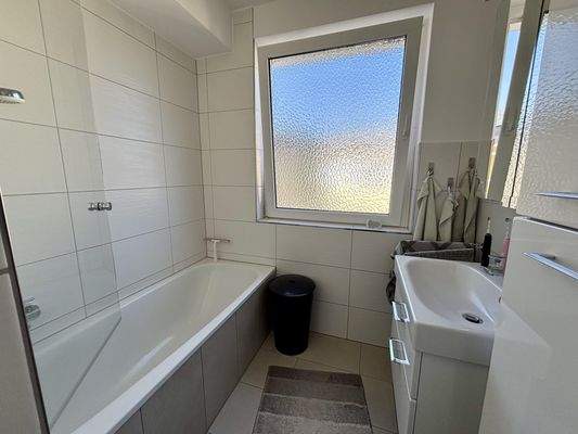 Wannenbad mit Fenster