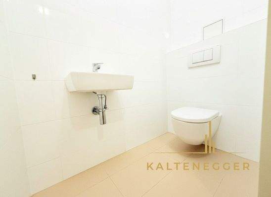 WC 1 im Eingangsbereich