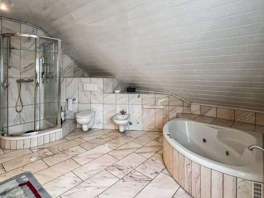 weitere Ansicht Badezimmer DG