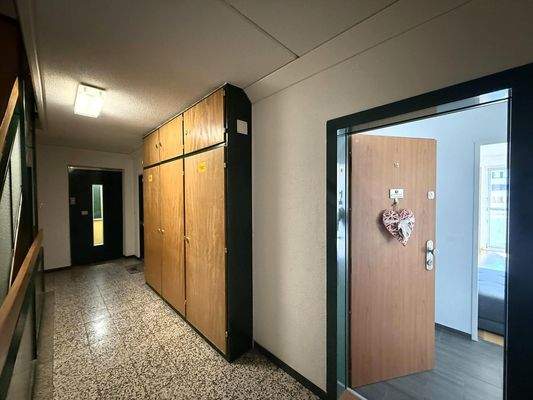 Stiegenhaus / Wohnungseingang