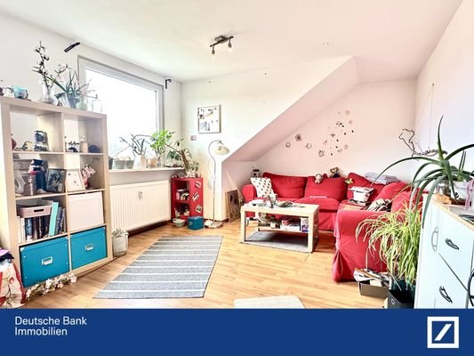 Geräumiges Wohnzimmer