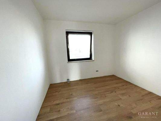 zweites Schlafzimmer/Büro