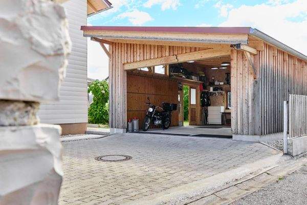 Oldtimergarage Außenansicht