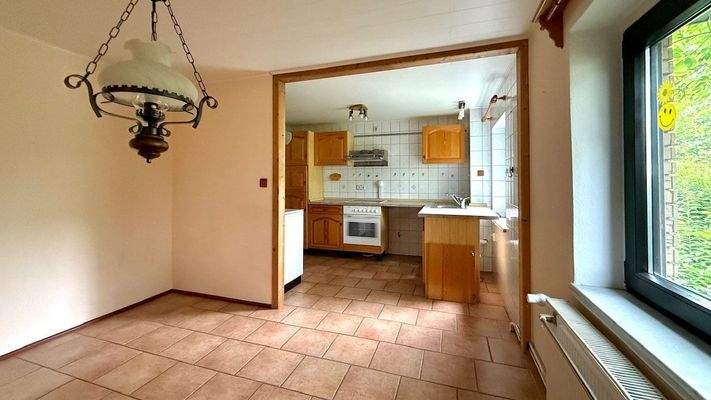 Blick in die Küche vom Esszimmer