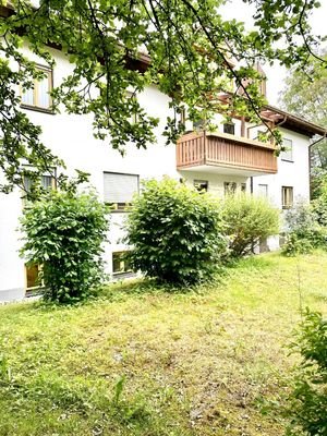 Hausansicht - Wohnung 2. OG mit Balkon