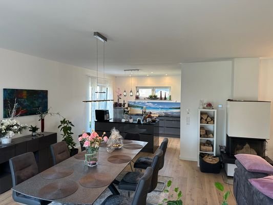 Esszimmer mit offener Wohnküche