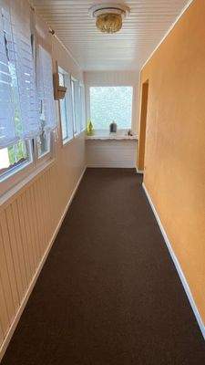 Überdachter Anbau mit Zugang zur Haustür