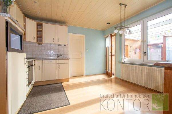 Küche mit Zugang zum Sommergarten