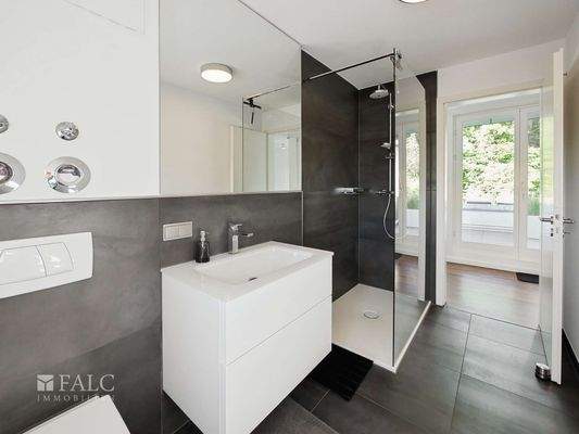 Bad mit Dusche (3.OG)