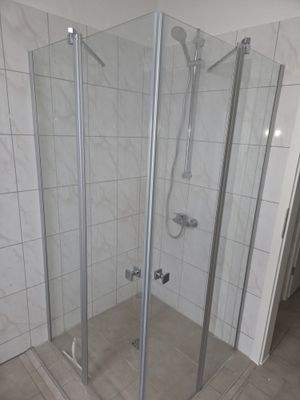 Moderne Eckduschkabine