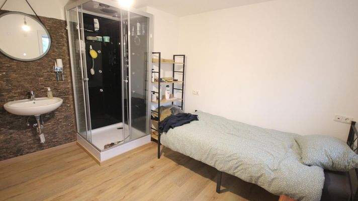 Schlafen OG mit Dusche