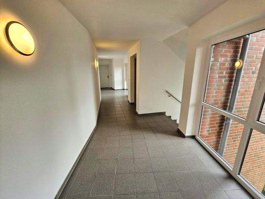 Etagenflur: hell und geräumig