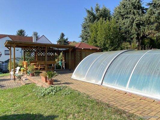 Außenpool und Sitzecke