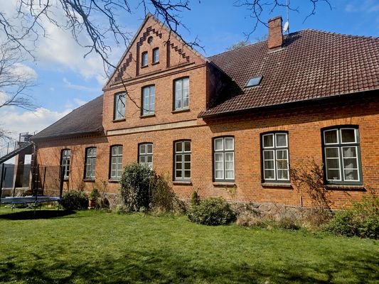 Ost-Süd-Seite mit hübscher Fassade