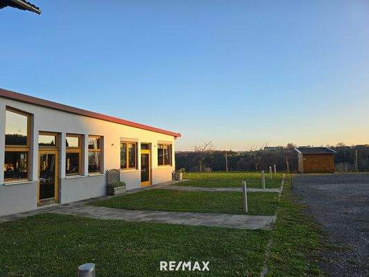 Eingänge vom Parkplatz aus