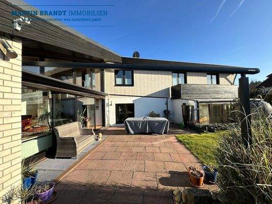 die großzügige Terrasse