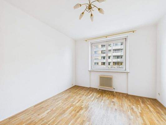 CAM04191G0-PR0074-STILL006