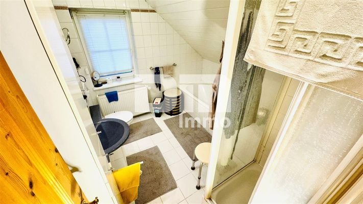OG / DG Badezimmer mit Dusche / Wanne
