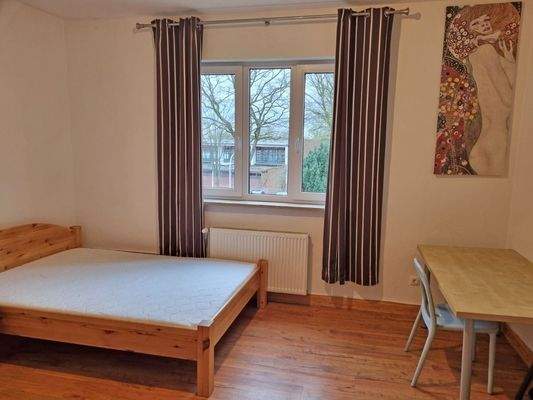 Eines der Zimmer im OG