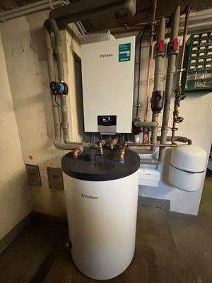 Heiztherme mit Standspeicher