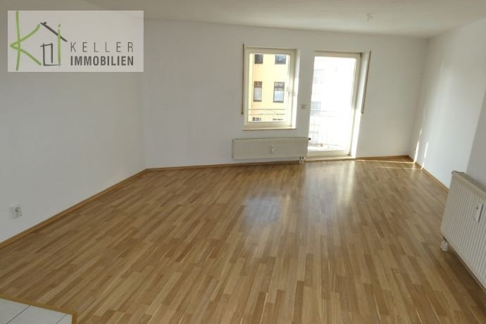 Schöne 2-R Wohnung mit Balkon, zentrumsnah - ruhige Lage mit PKW-Stellplatz, TG möglich