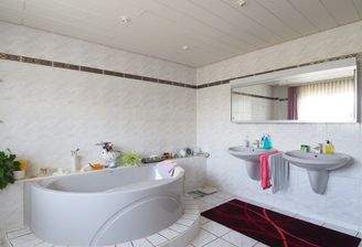 Badezimmer (rechte Haushälfte)