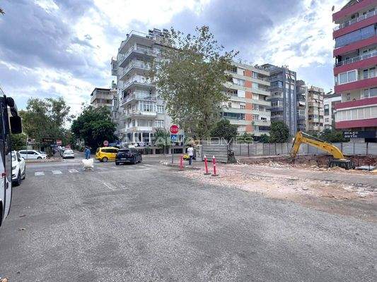 Apartments near the Main Road and Sea in Antalya Muratpaşa