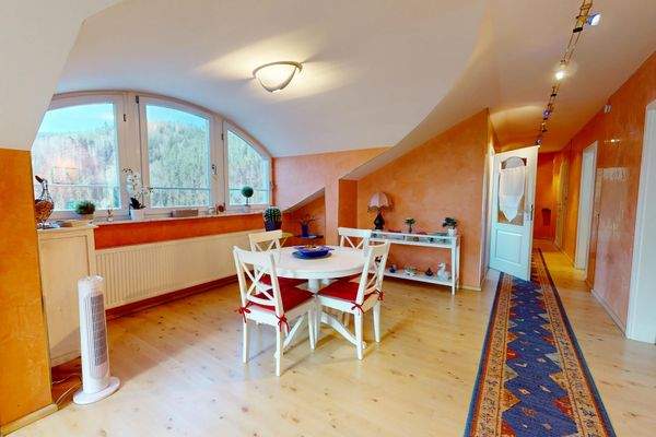 Essbereich, direkt neben der Küche und übergehend in das Wohnzimmer