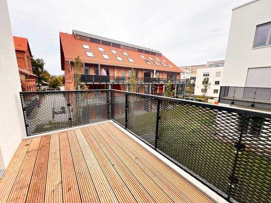 Moderne Terrasse mit Ausblick