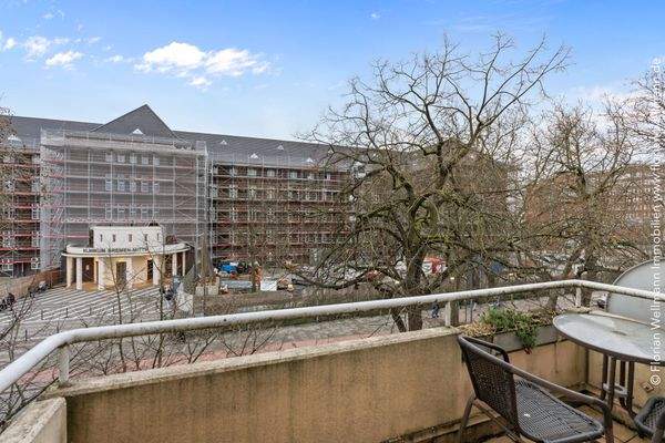 Balkon (3,18 Quadratmeter Grundfläche) mit Ostausrichtung.