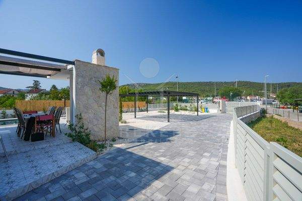 Einladende Terrasse für gesellige Stunden