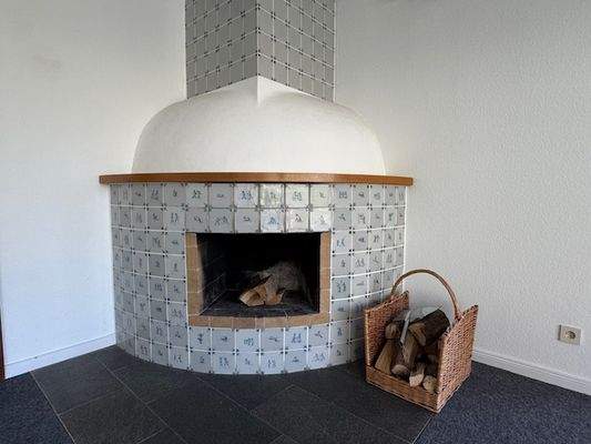 Kamin aus Delfter Kacheln
