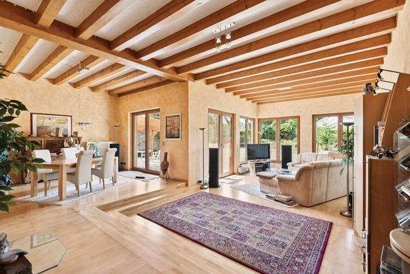 Wohn- und Essbereich mit Gartenzugang