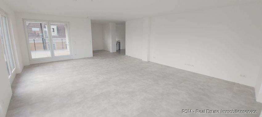 Wohnzimmer mit Balkon