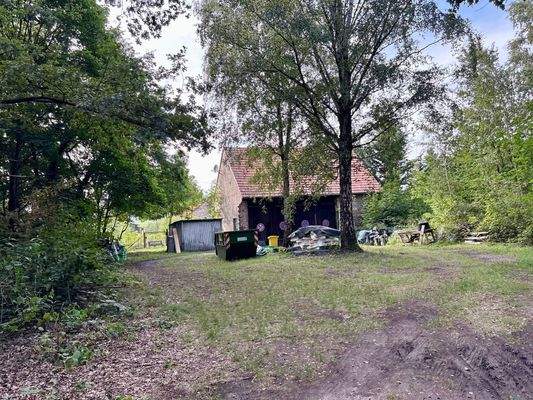 Hintere Scheune & Platz.jpg