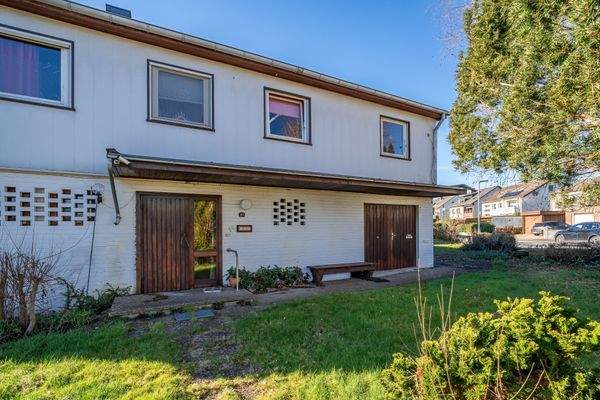 Die Immobilie liegt in einer ruhigen Wohnstraße.