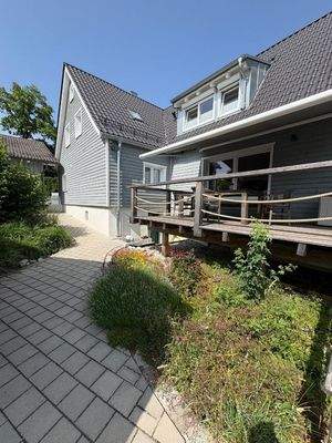 Blick auf das Haus vom Garten