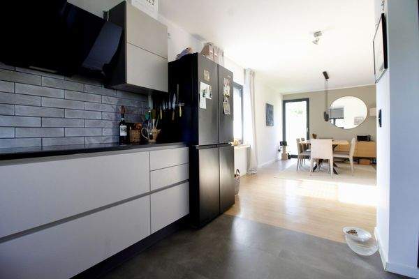 Küche mit Blick ins Esszimmer