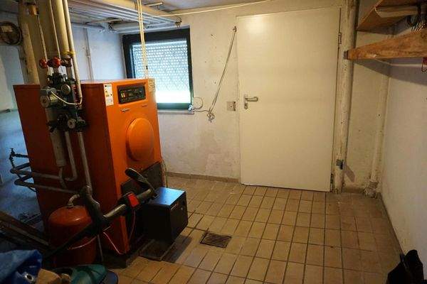 Heizraum mit Ausgang zum Garten